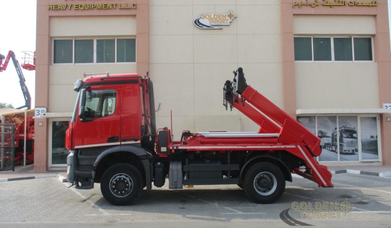 Mercedes Arocs 1832 4×2 Skip Loader 2015 full