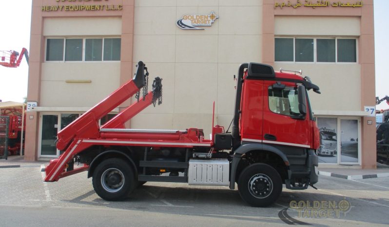 Mercedes Arocs 1832 4×2 Skip Loader 2015 full